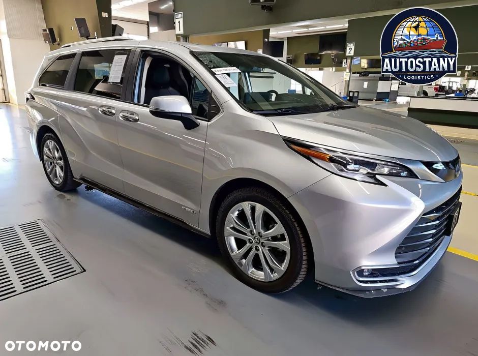 Toyota Sienna - 1