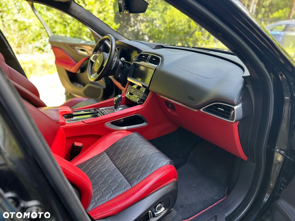 Jaguar F-Pace 5.0 V8 P550 AWD SVR - 13