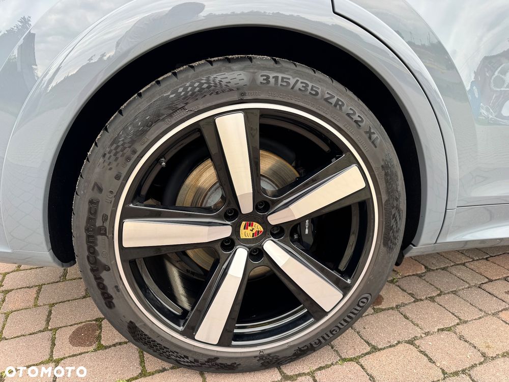Porsche Cayenne Turbo E-Hybrid PHEV - 11