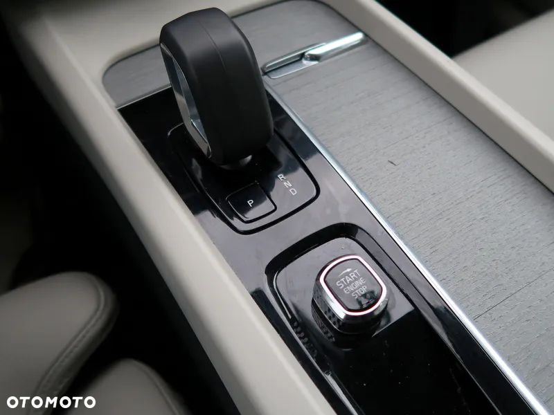 Volvo XC 60 B5 B AWD Plus Dark - 29