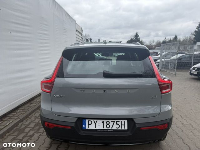 Volvo XC 40 B3 Plus Dark - 9