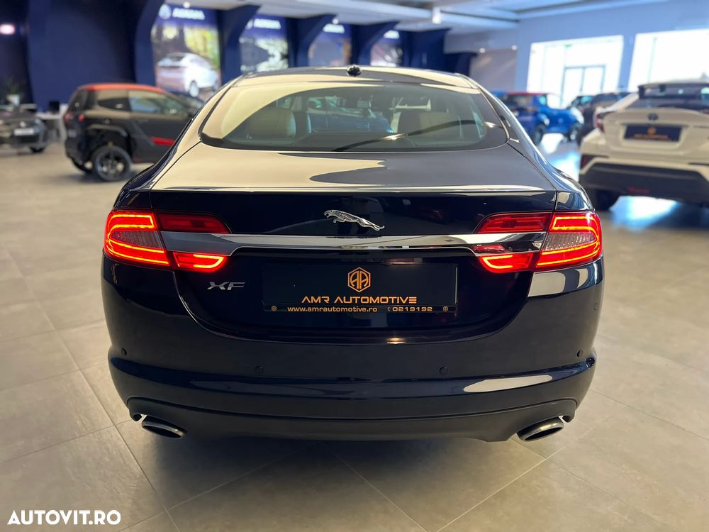 Jaguar XF - 14