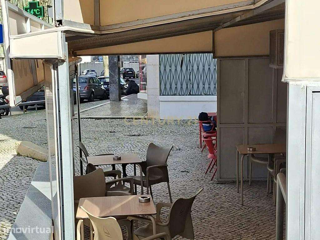 Loja com rendimento na Reboleira - Amadora - Grande imagem: 4/10
