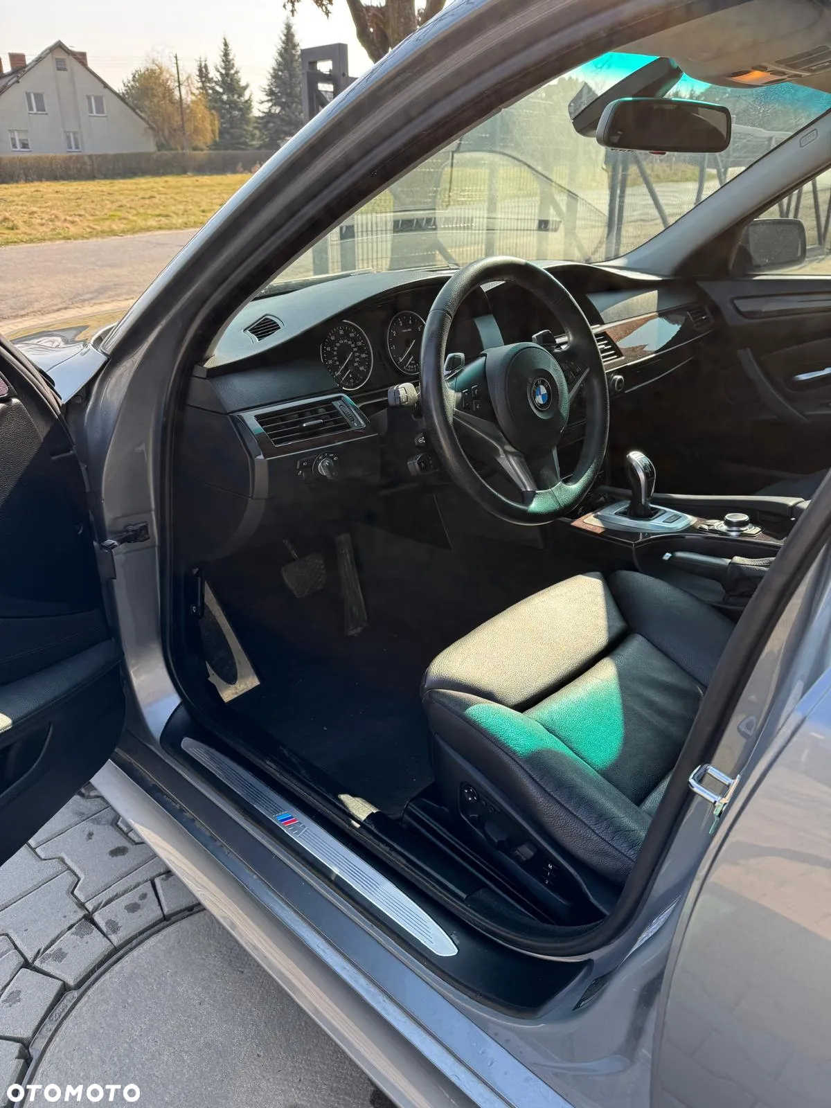 BMW Seria 5 550i - 12