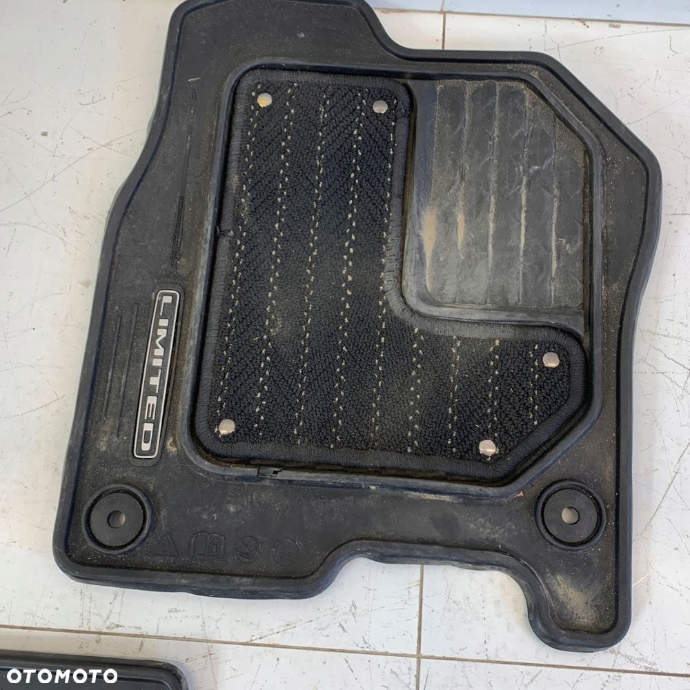 Dywaniki chodniczki oryginalne komplet 3szt DODGE RAM V 1500 LIMITED 22r - 5