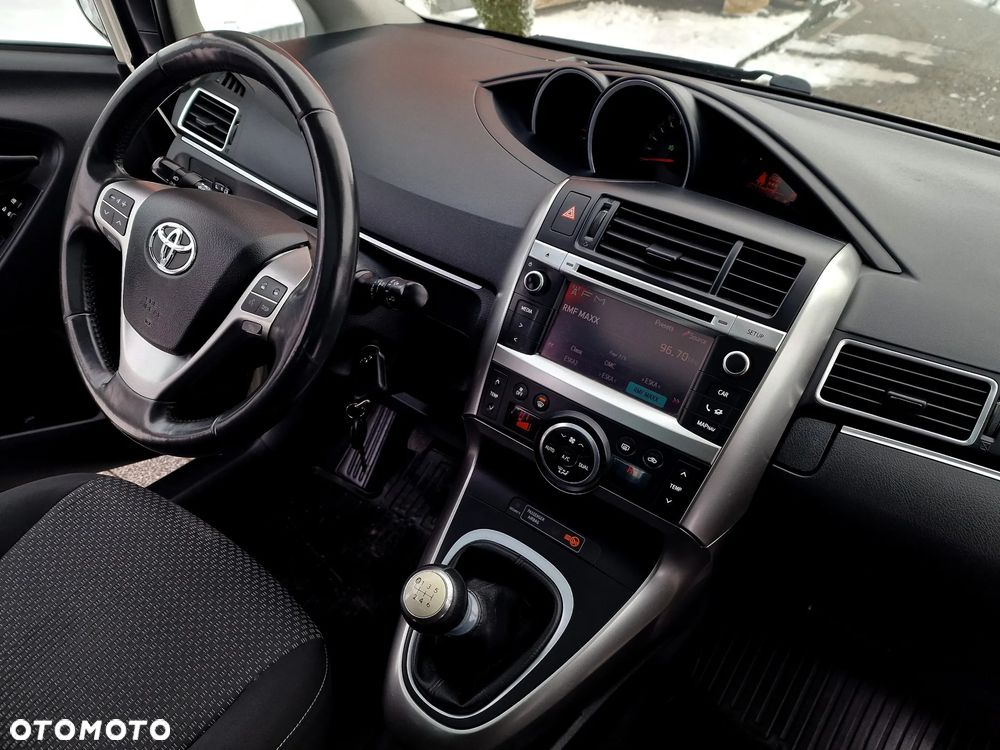 Toyota Verso 1.6 Premium - 4