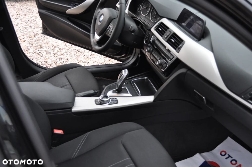 BMW Seria 3 318d Advantage - 26