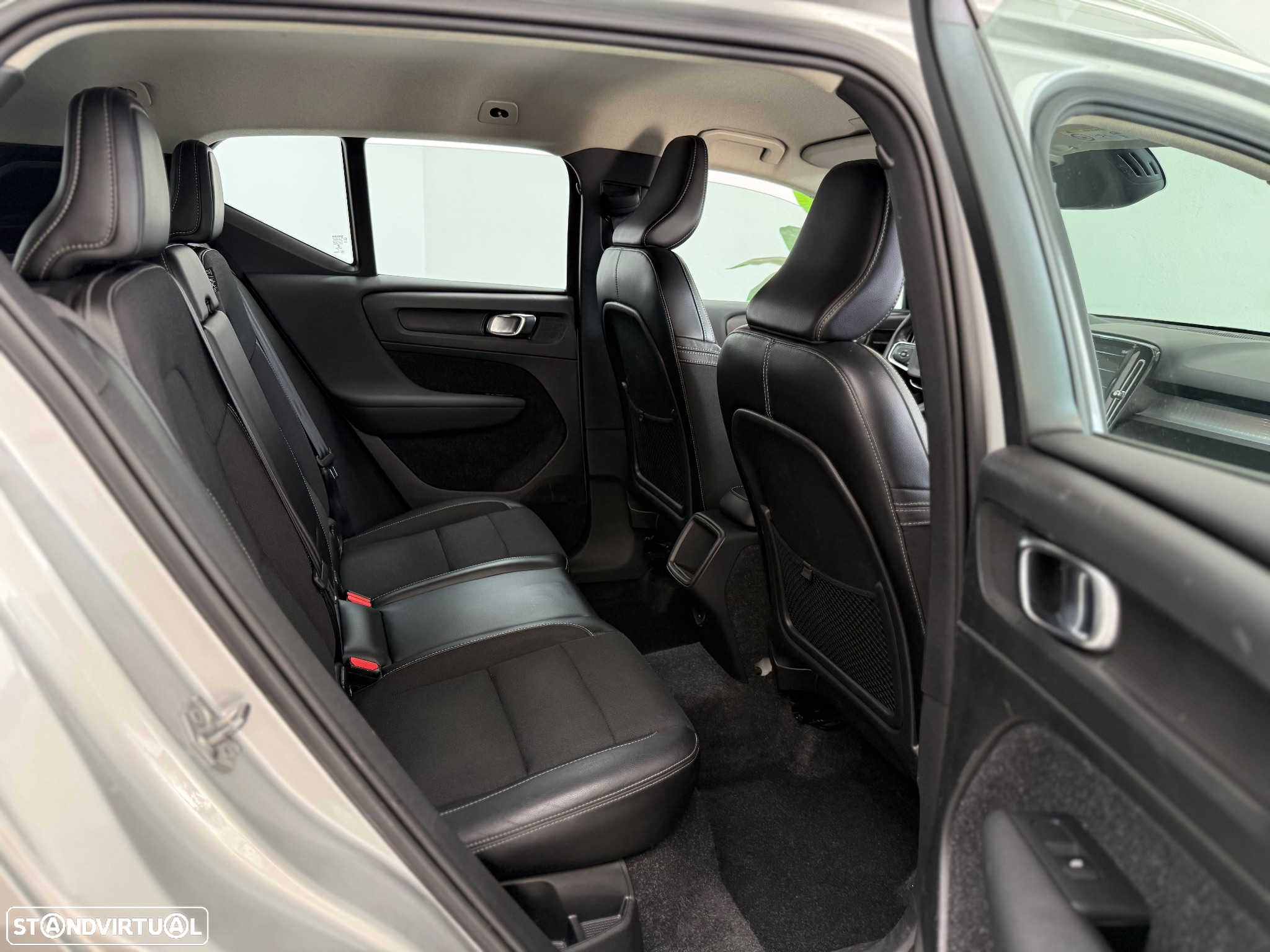 Volvo XC 40 1.5 T3 Momentum Tech Edition - 22