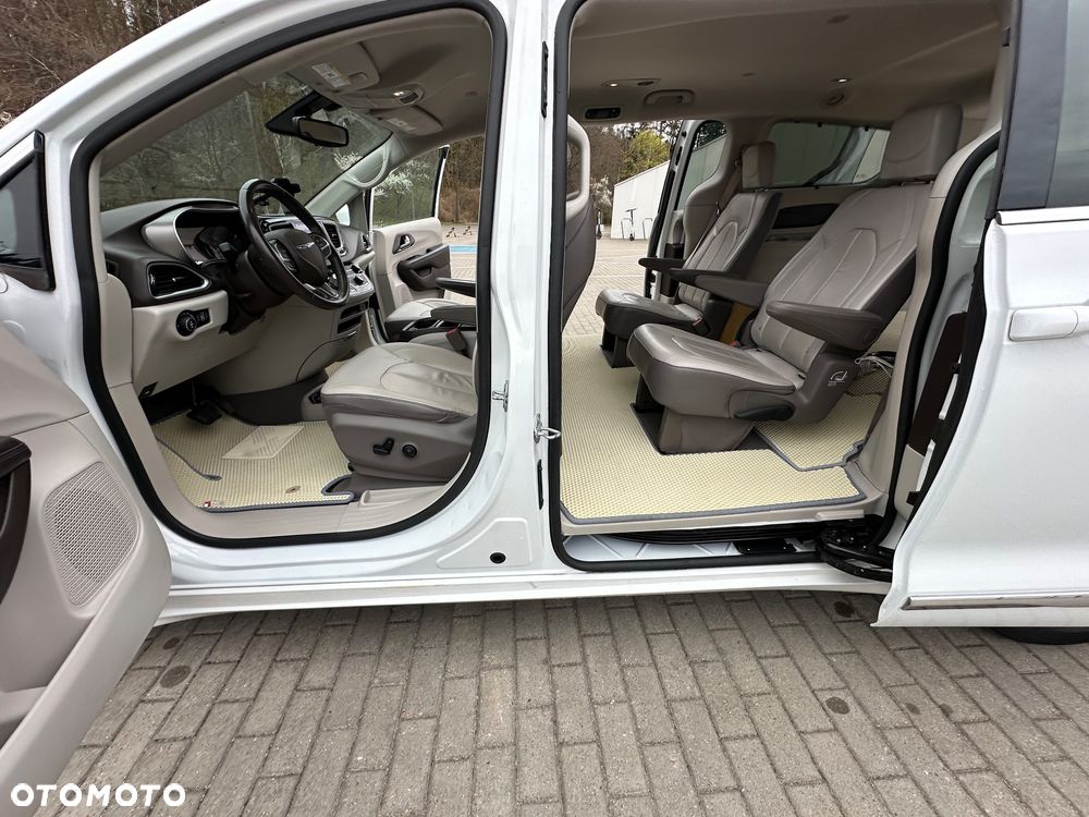 Chrysler Pacifica - 27