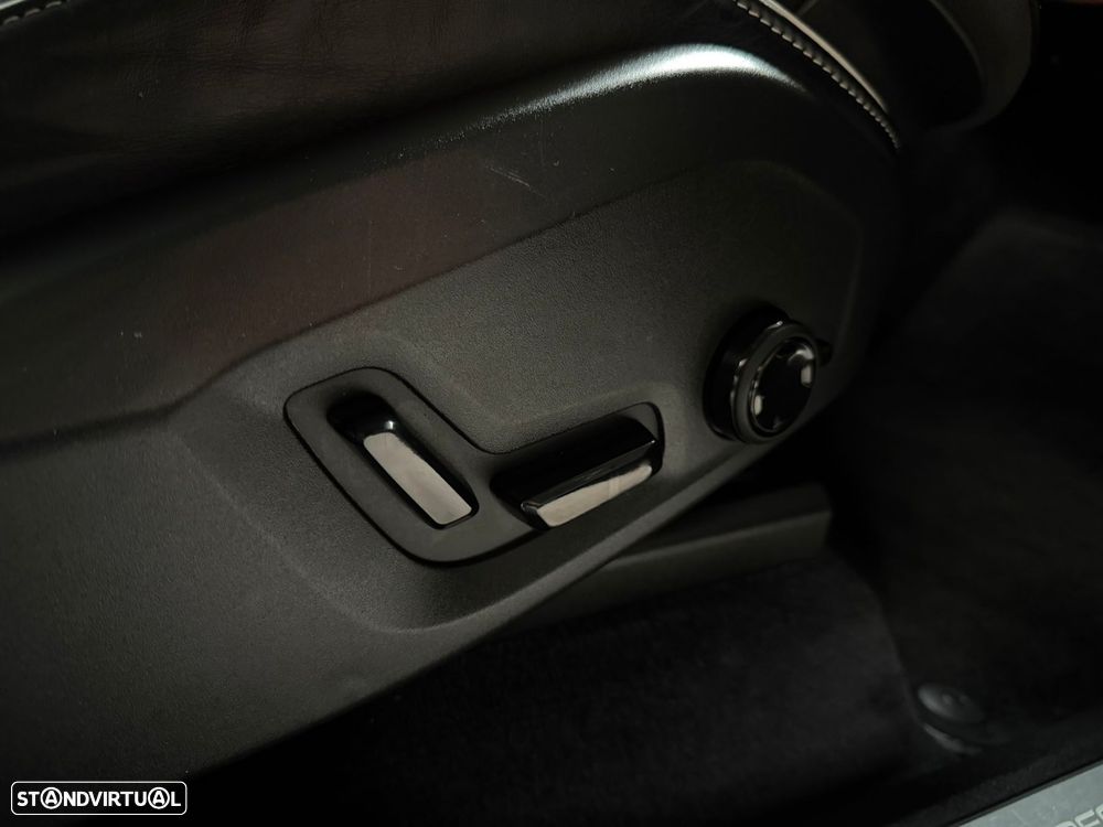 Volvo XC 90 2.0 T8 PHEV R-Design AWD - 24