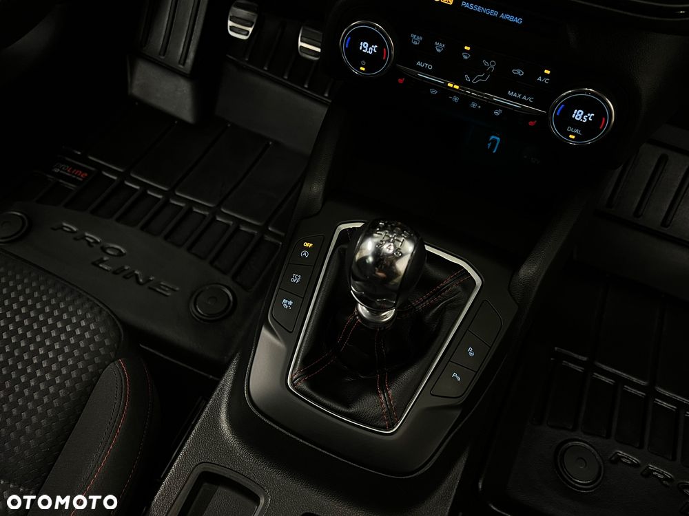 Ford Focus 1.5 EcoBoost ST-Line - 31