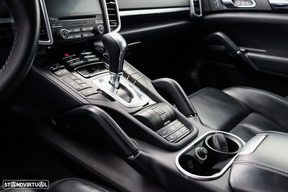 Porsche Cayenne - 25