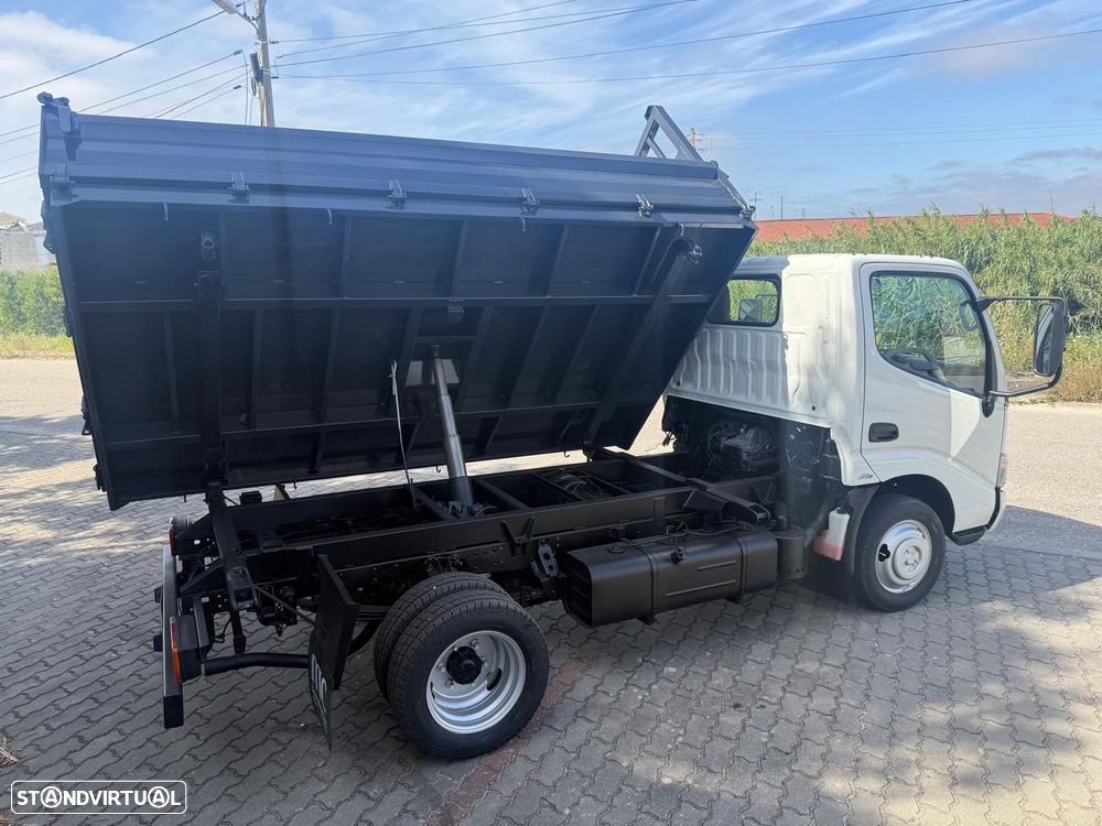 Toyota Dyna - 8