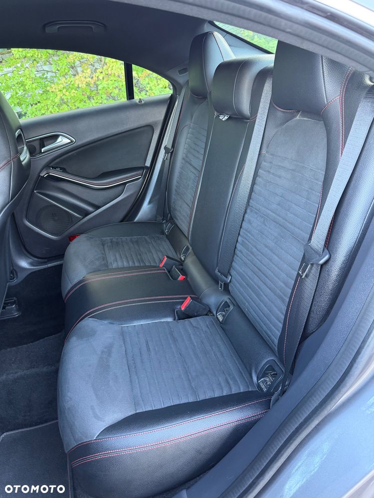 Mercedes-Benz CLA 180 7G-DCT AMG Line - 14