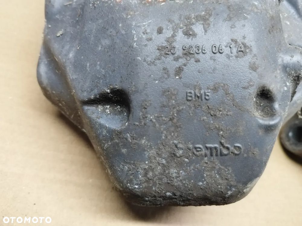 ZACISK HAMULCOWY PRZÓD PRZEDNI BREMBO VW TOUAREG 7L 3.0 TDI - 4