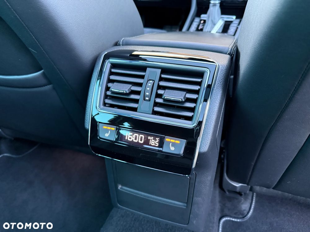 Skoda Superb Combi 2.0 TDI DSG SportLine - 18