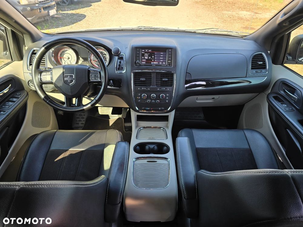 Dodge Grand Caravan - 22