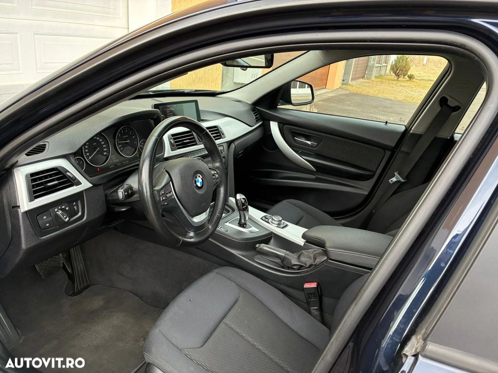 BMW Seria 3 320i Aut. - 8