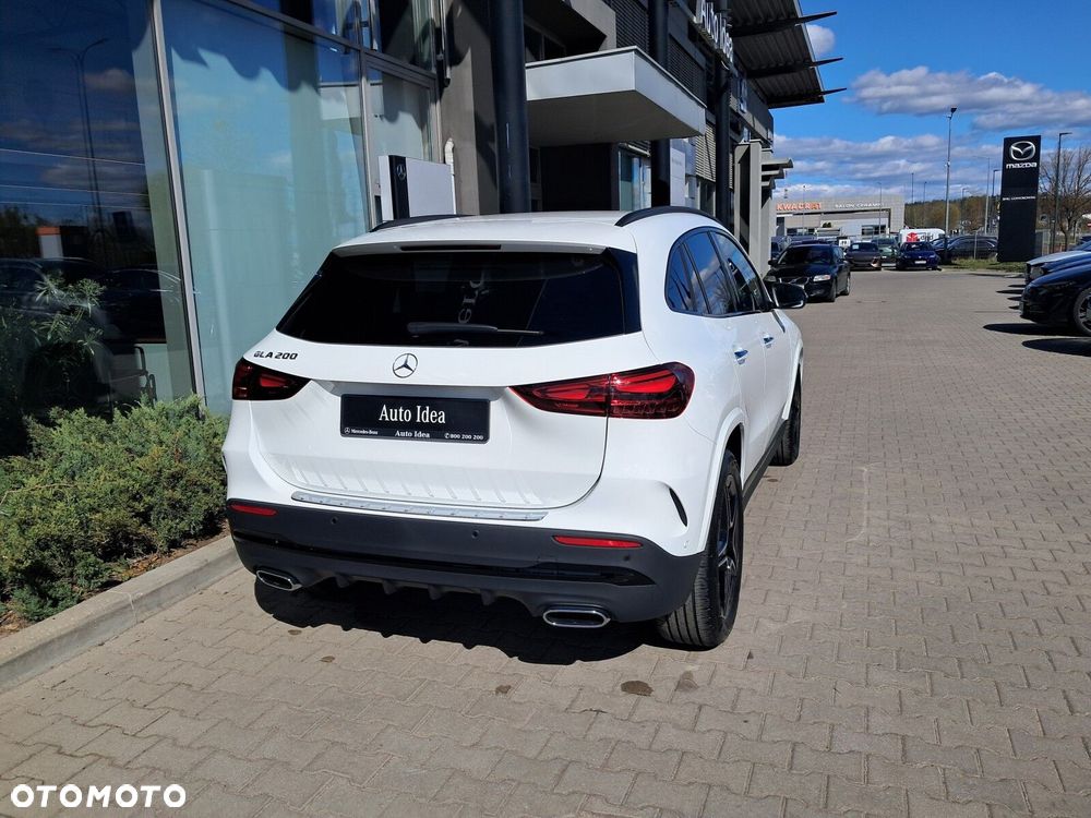 Mercedes-Benz GLA - 12