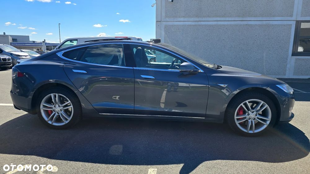Tesla Model S D Performance - 5