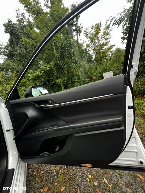 Toyota Camry 2.5 Hybrid Comfort CVT - 18