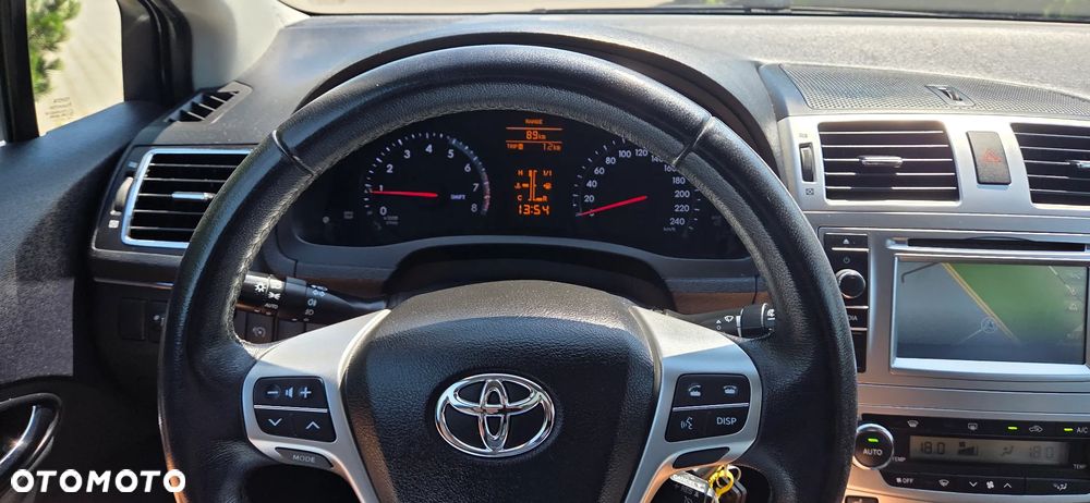 Toyota Avensis 1.8 Premium - 11