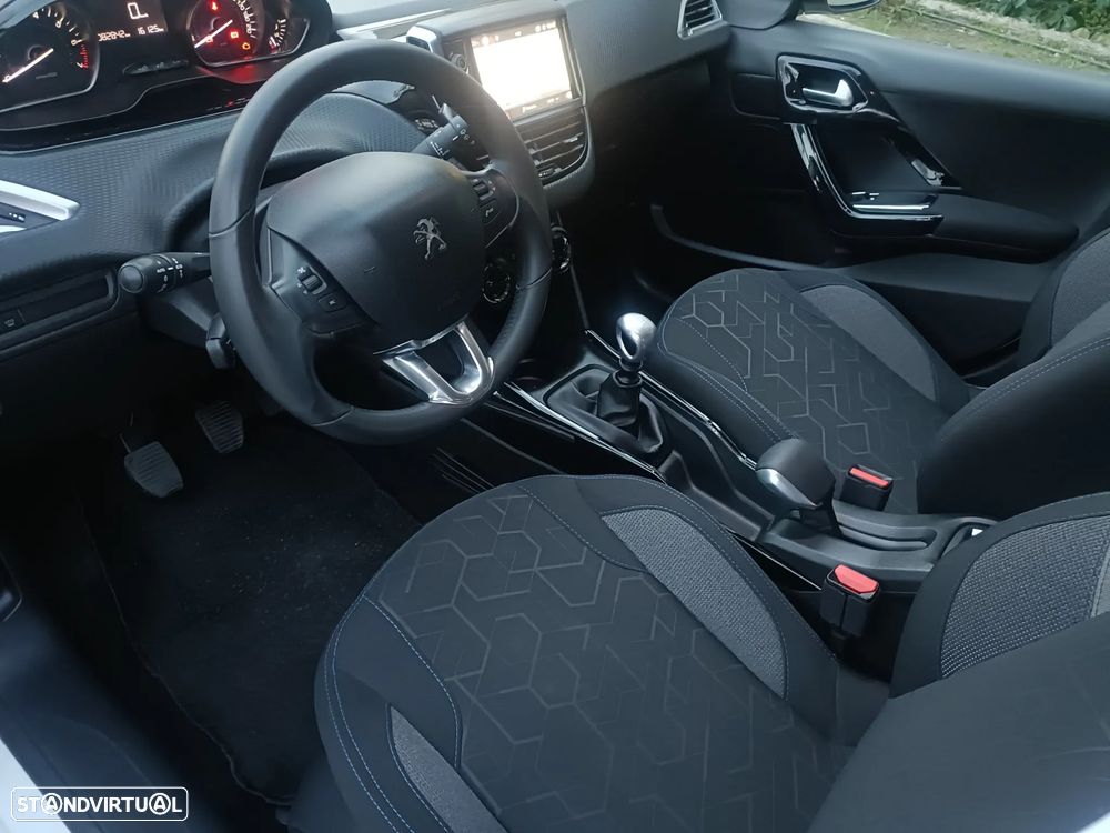 Peugeot 2008 1.2 PureTech Signature - 7