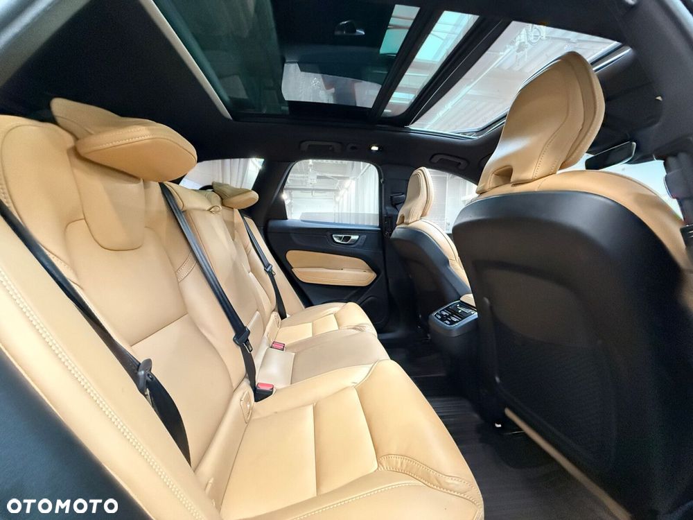 Volvo XC 60 B4 D AWD Plus Dark - 27
