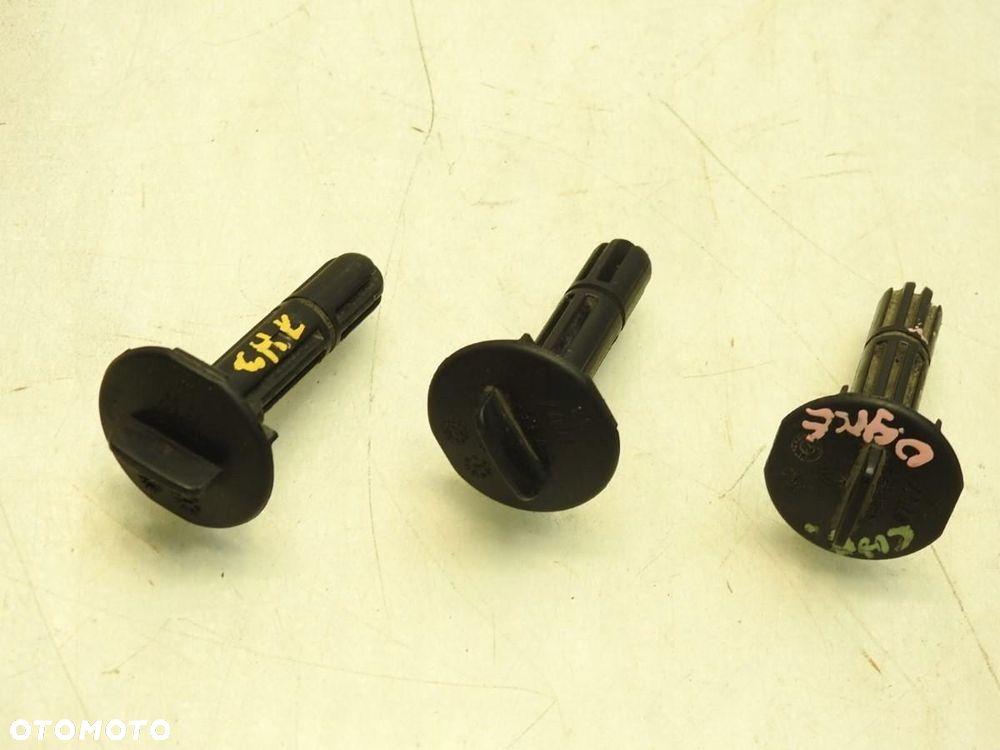 UCHWYT MOCOWANIE CHŁODNICY RENAULT CLIO IV 0.9 TCe - 2