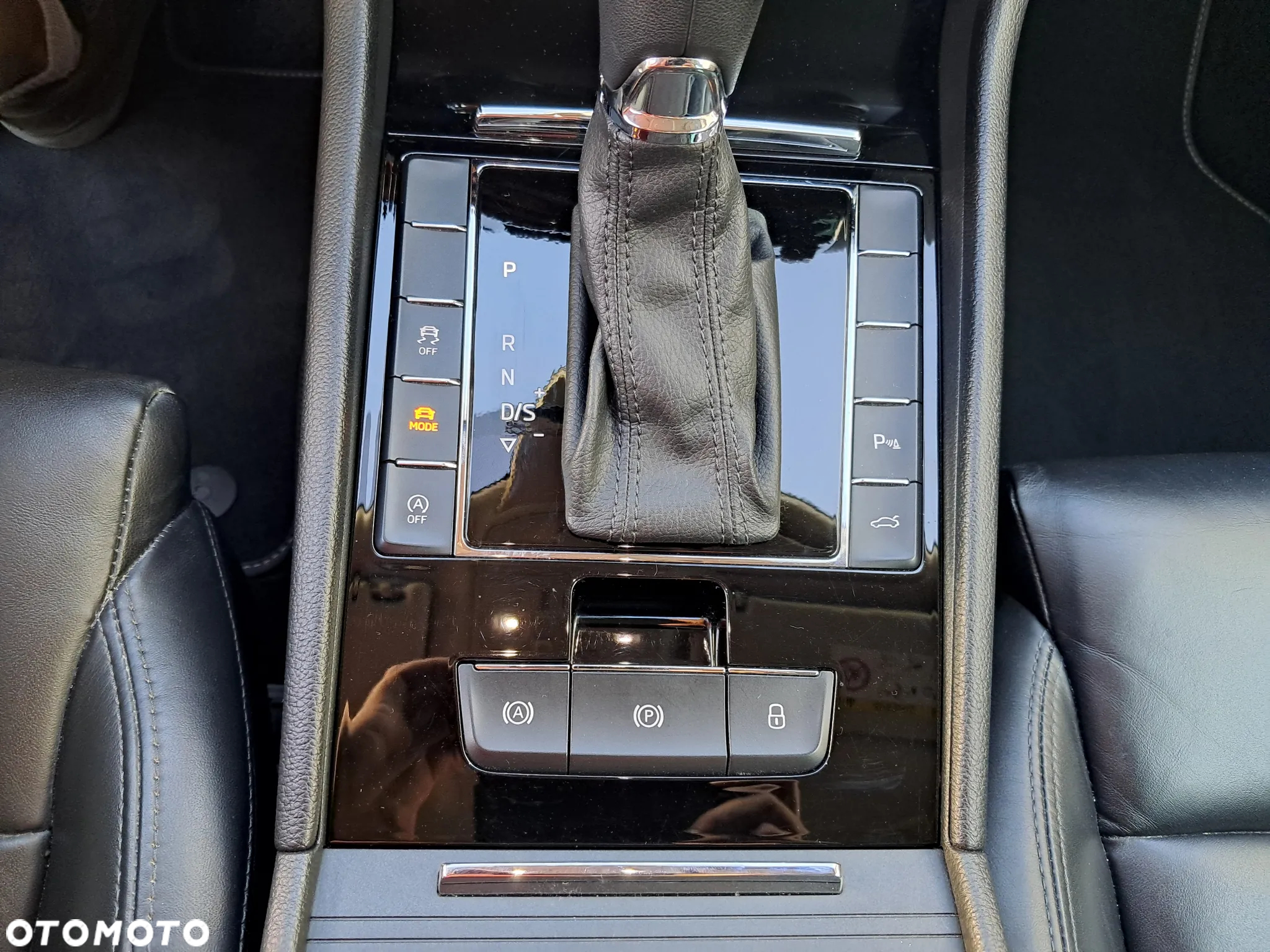 Skoda Superb 2.0 TDI L&K DSG - 16