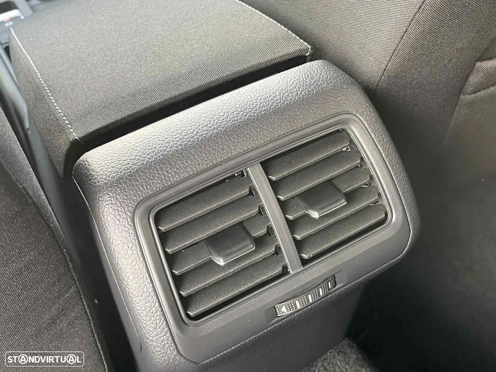 VW Golf 1.0 TSI Confortline DSG - 39