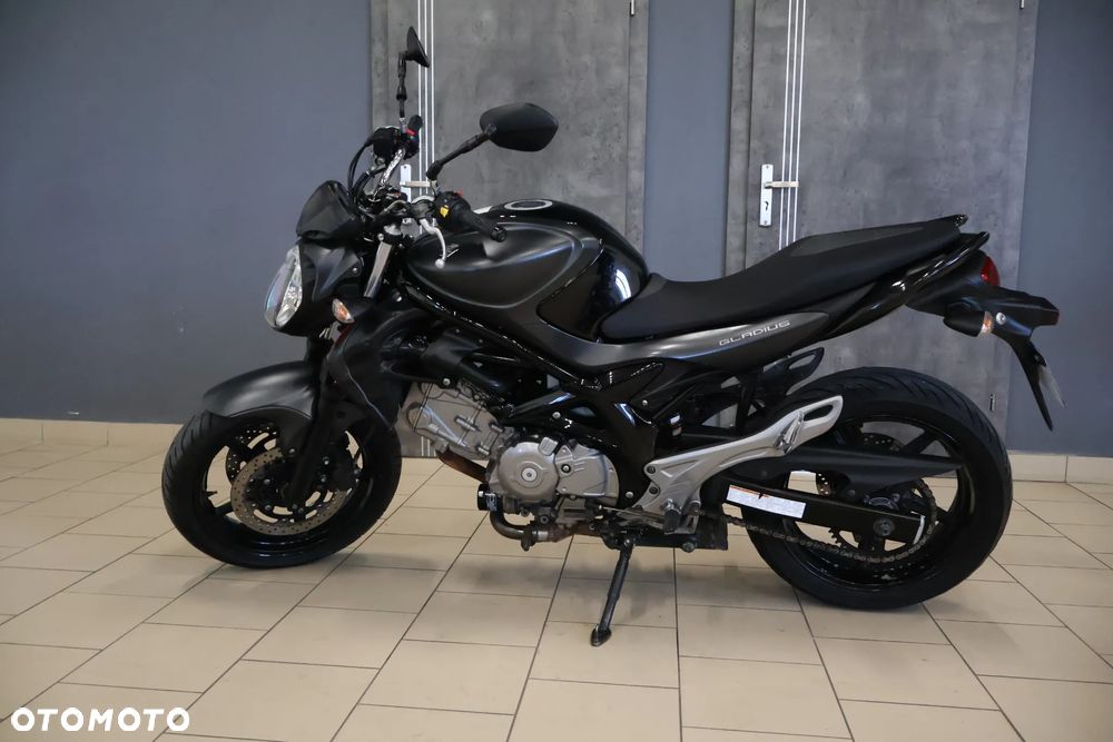 Suzuki Gladius - 5