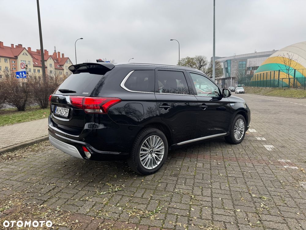 Mitsubishi Outlander - 4