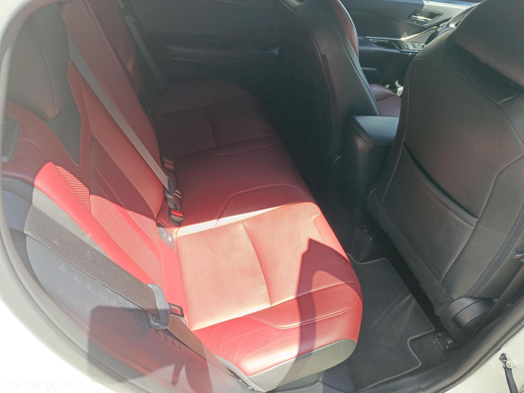 Toyota C-HR - 15
