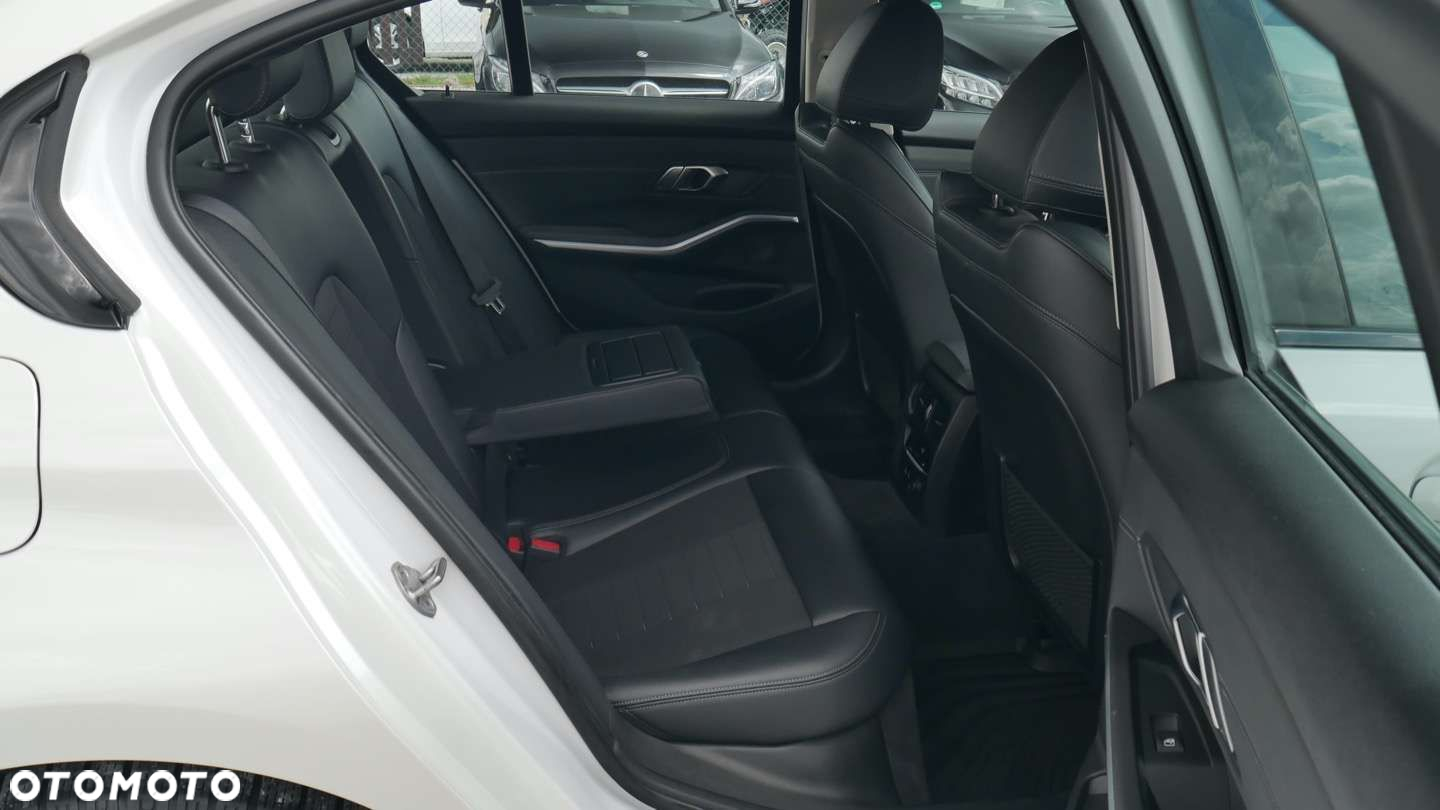 BMW Seria 3 - 22