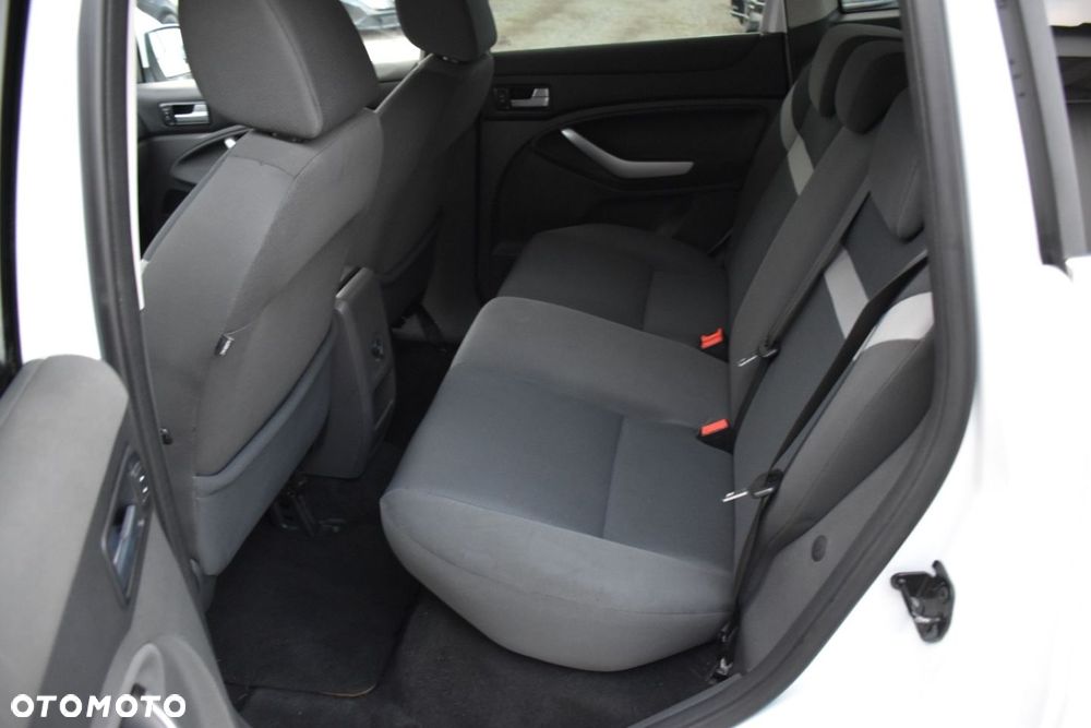 Ford Kuga 2.0 TDCi 2x4 Titanium - 10