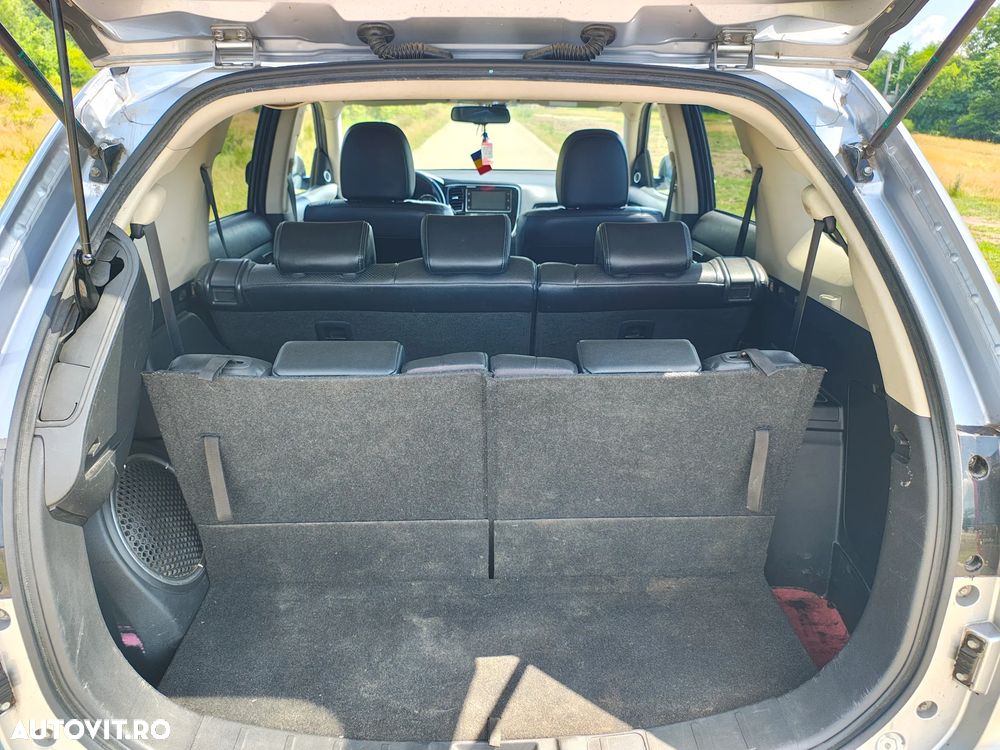 Mitsubishi Outlander - 9