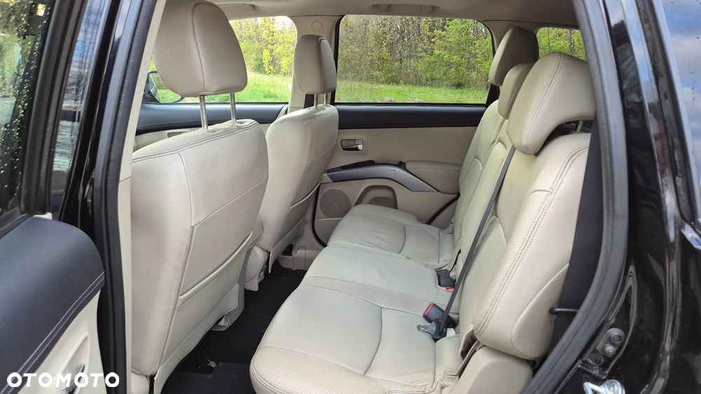 Mitsubishi Outlander - 11