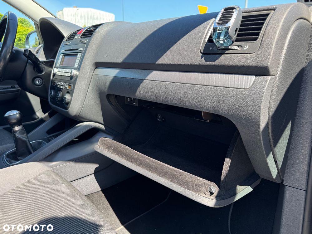 Volkswagen Golf - 32