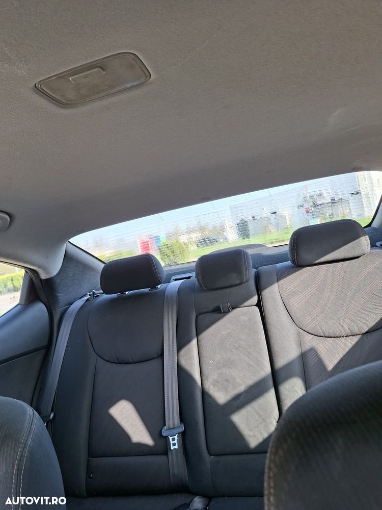 Hyundai Elantra 1.6 MPi Exclusive - 7