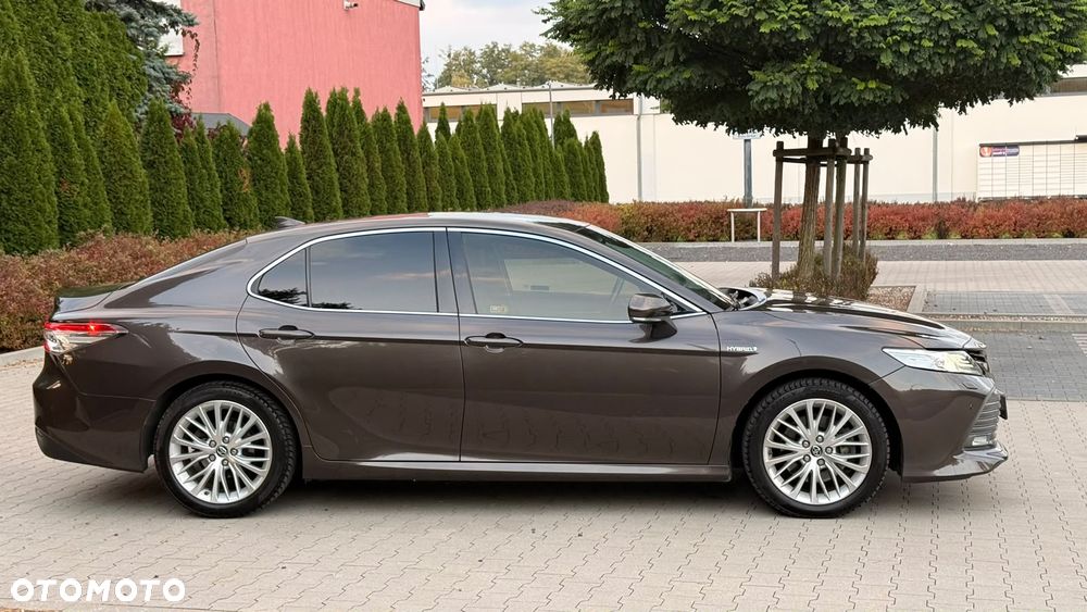 Toyota Camry - 21