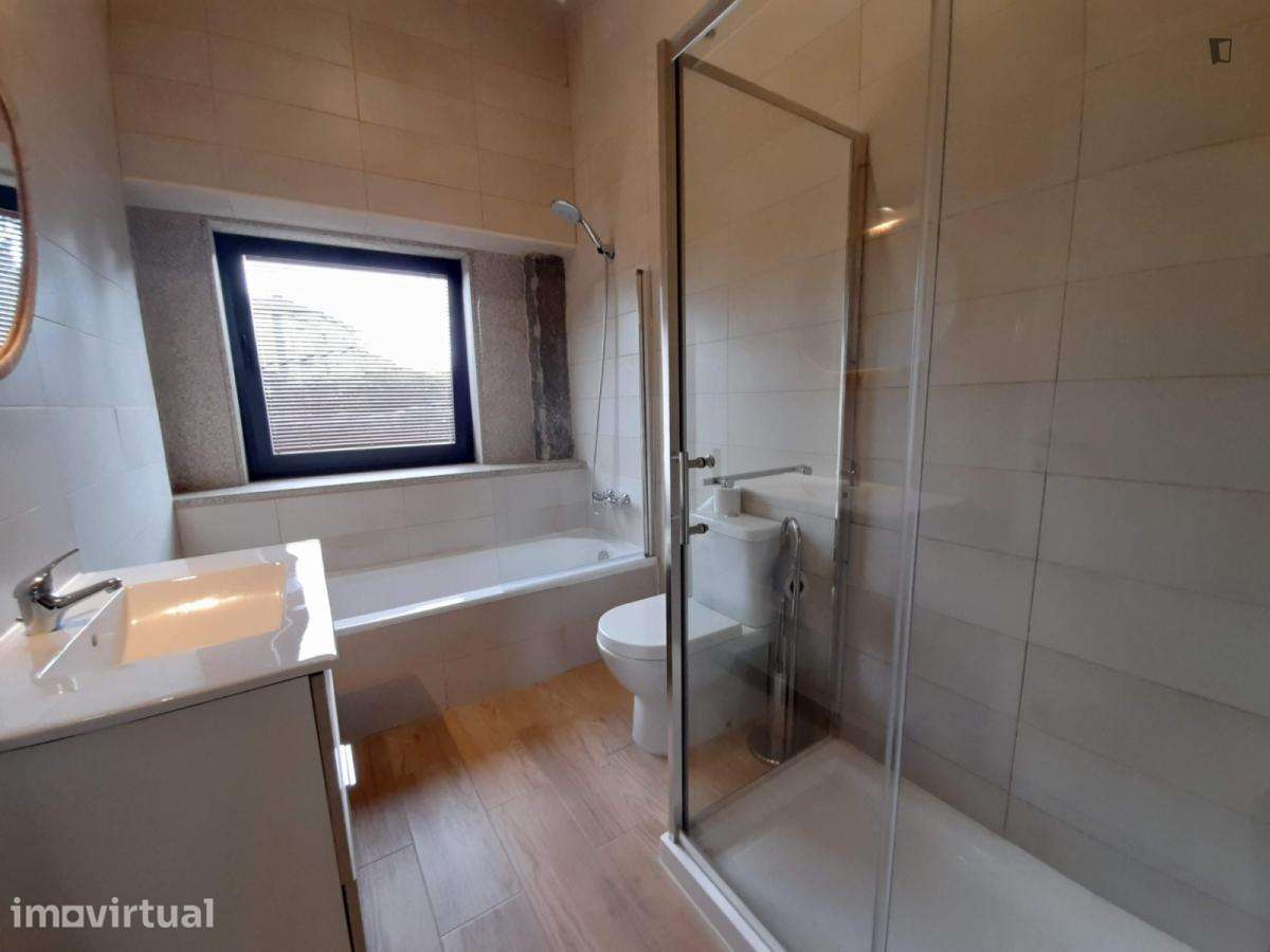 Apartamento com 3 quartos - localizado em Santa Marinha Porto - Grande imagem: 5/15
