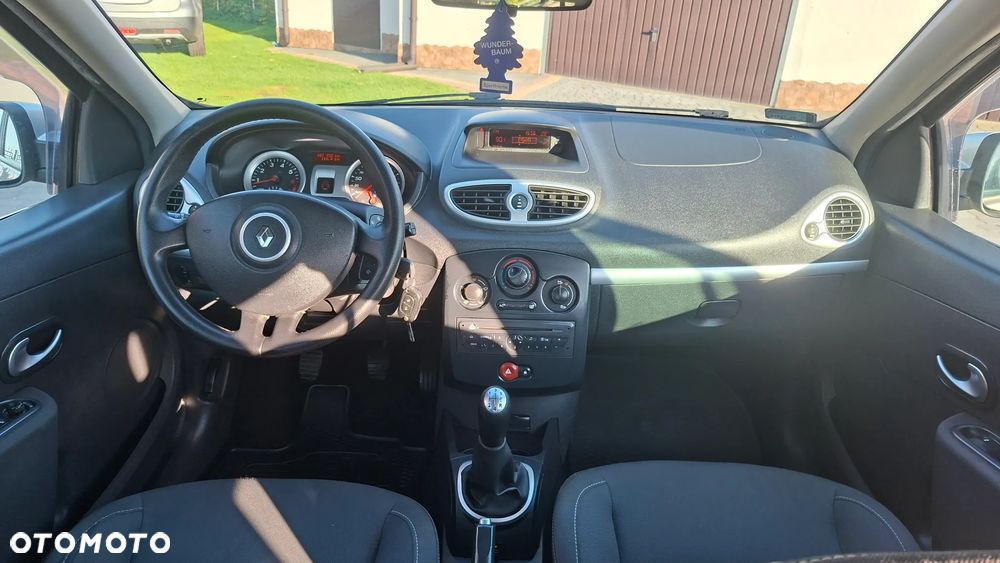 Renault Clio - 10