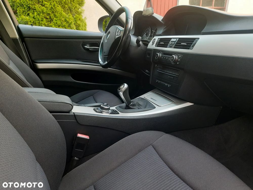 BMW Seria 3 318d - 29