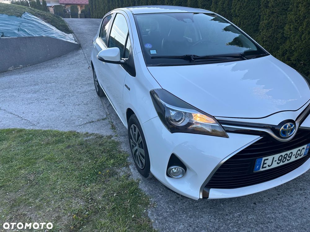 Toyota Yaris Hybrid 100 Premium - 4