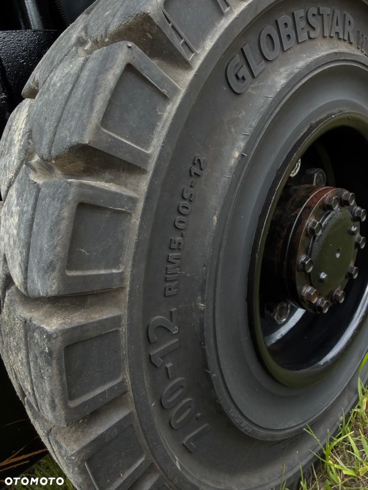 Toyota 7FDF25 Wózek Widłowy 2,5tony. Niski Przebieg 4800 mtg. Wolny skok. Triplex. Oryginał z Norwegii z Gospodarstwa ziemniaczanego woził lekkie ładunki.. Zero luzów i wycieków. Maszyna po wszystkich dużych serwisach w DEKRA. ZERO wkładu własnego. Maszt Triplex. Dodatkowa 3 linia Hydrauliczna. Diesel! Hamulce brzytwa! Koła pełne. REWERS JAZDA. Opony bardzo ładne. Oświetlenie fabryczne. Potężna moc. Wysoka precyzja pracy oraz jazdy! - 31