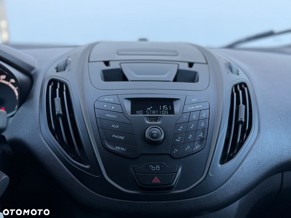 Ford Transit Courier - 26