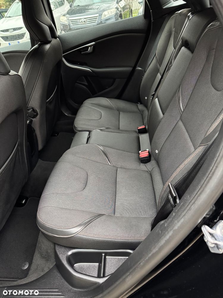 Volvo V40 Cross Country - 15