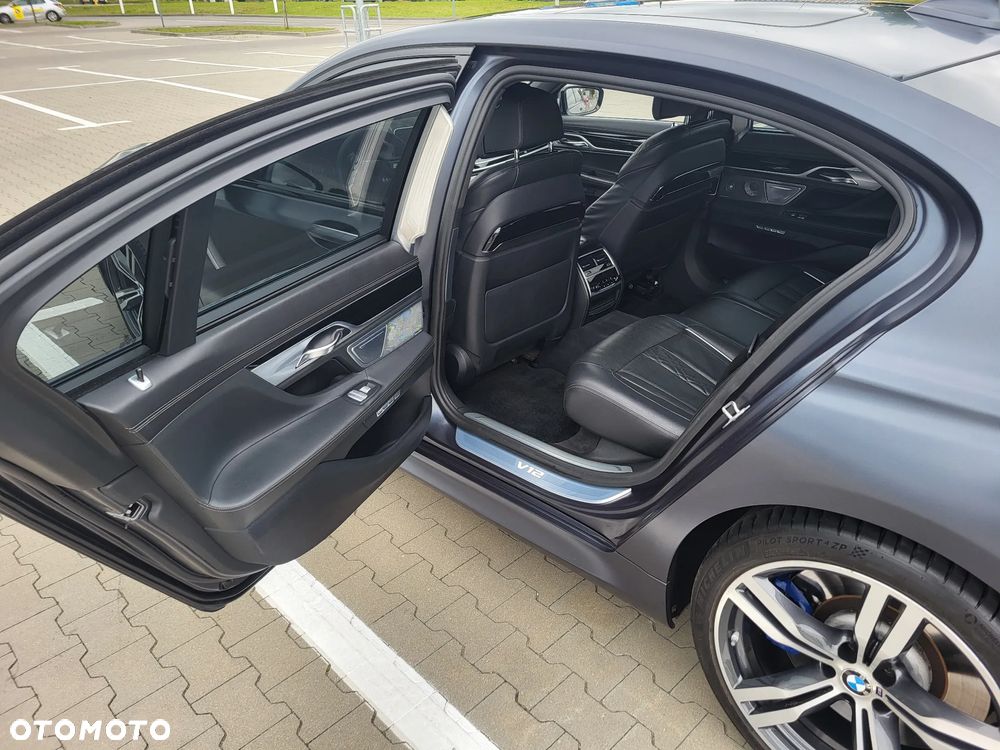 BMW Seria 7 M760Li xDrive - 21