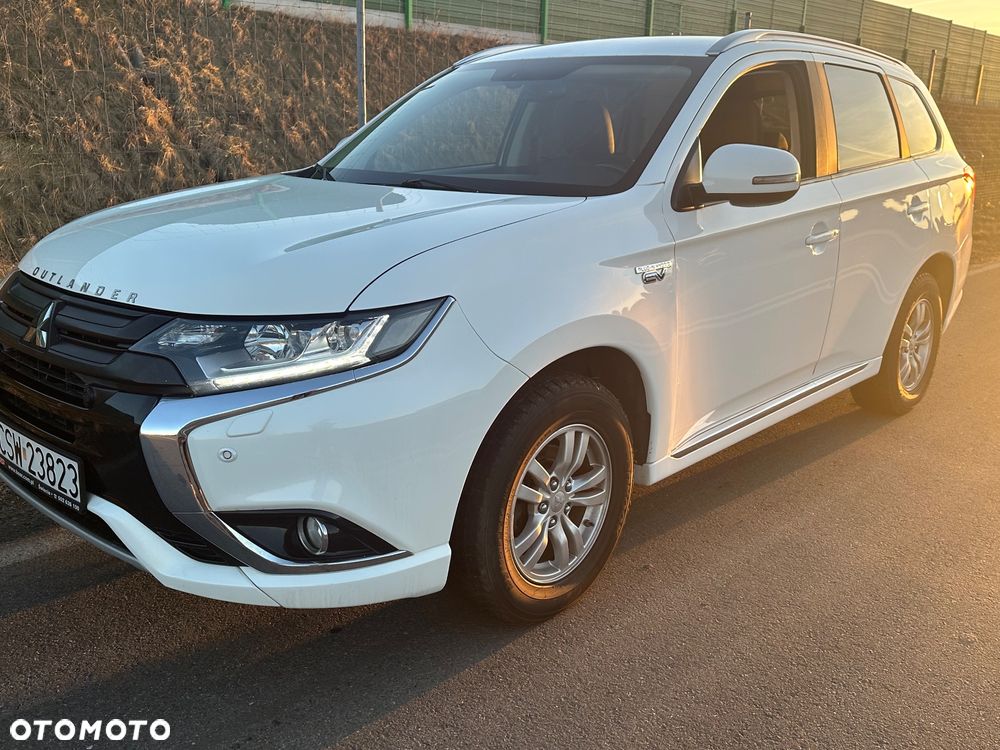 Mitsubishi Outlander 2.0 4WD Plus - 13